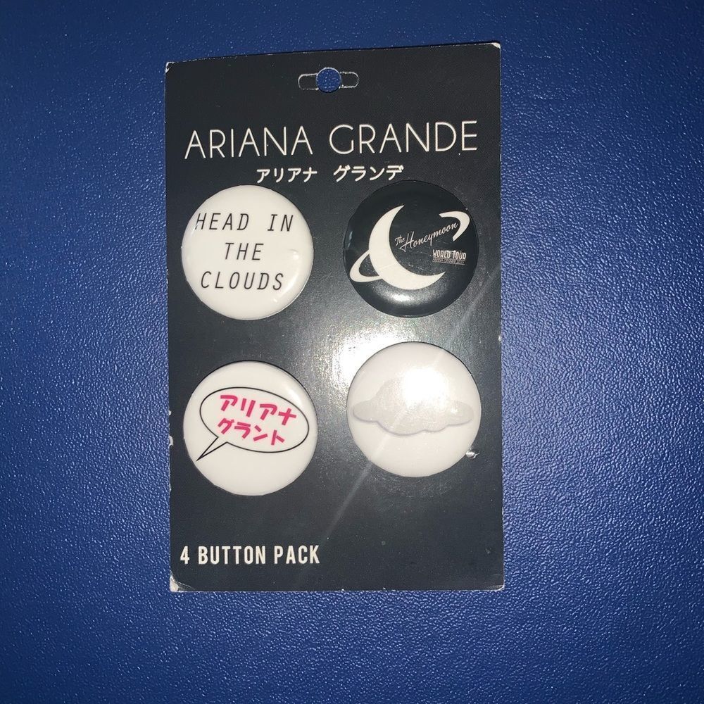 🌙NIP RARE Ariana Grande Honeymoon Tour Pins☁️